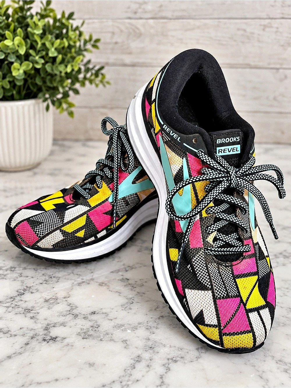 Brooks Revel Women’s Size 7 Multicolor Geometric Running Sneakers